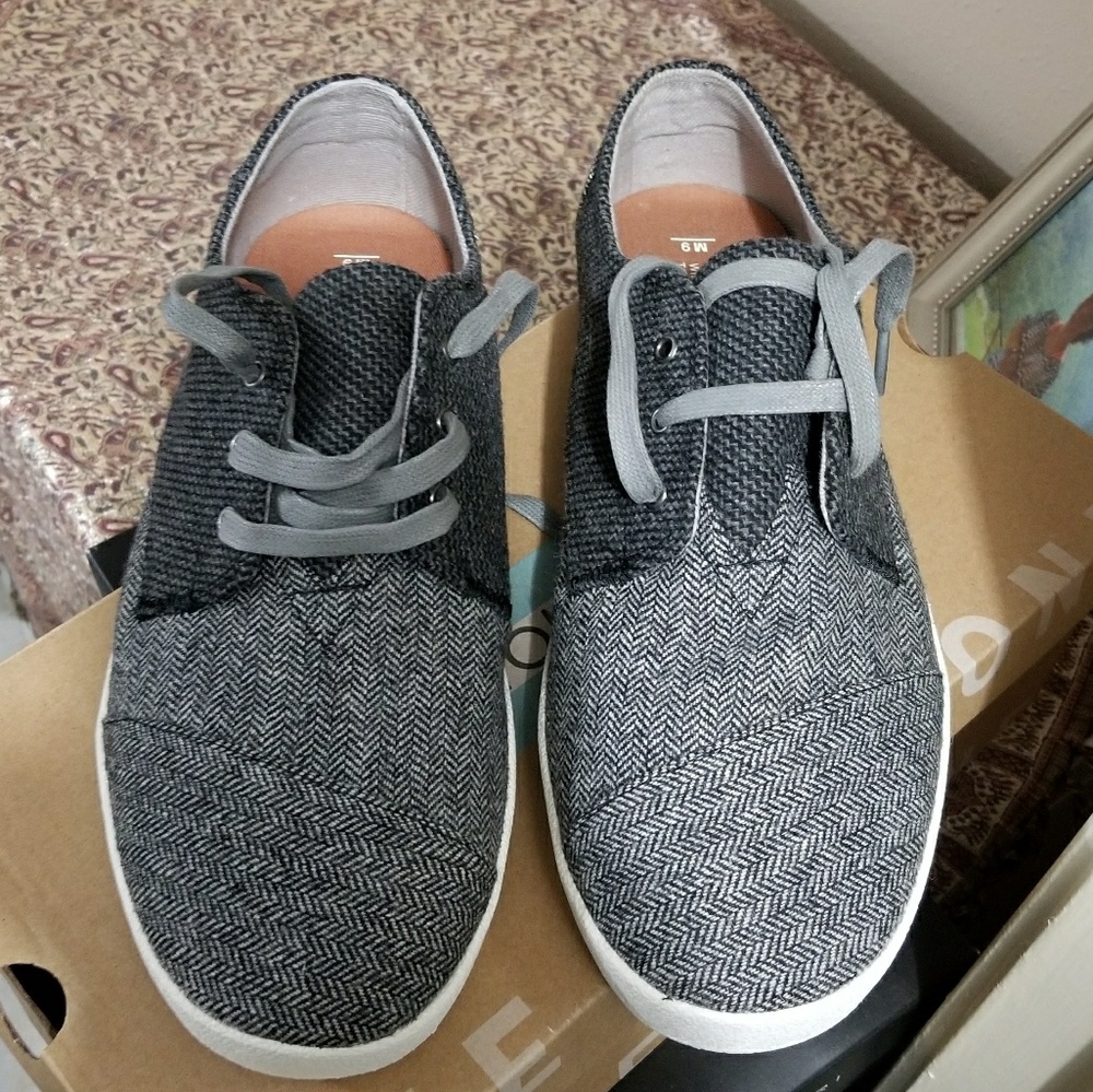 Tom's